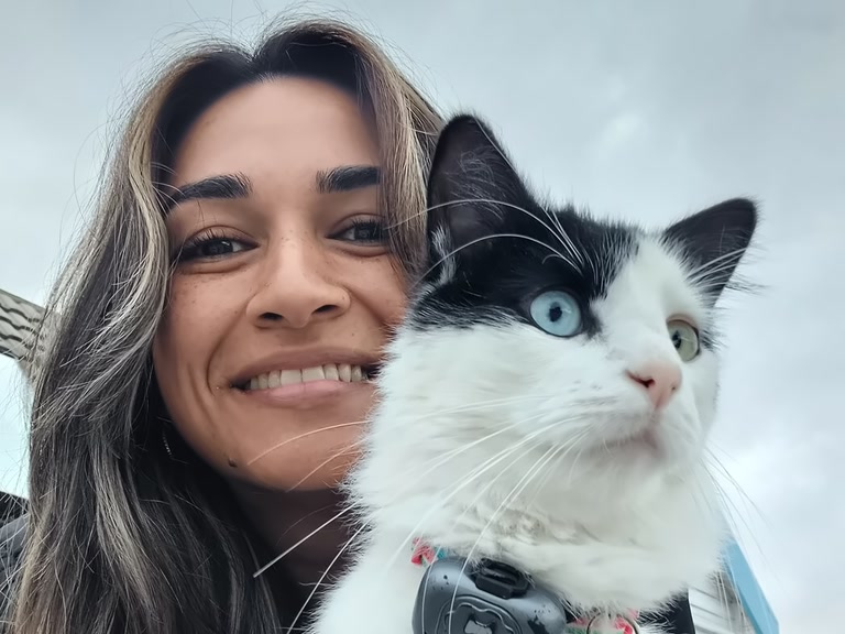 Alexa Berlein with her cat